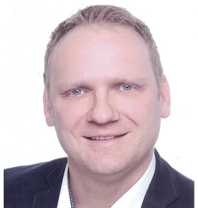 Hier ist ein freundliches Foto vom Unternehmensberater Daniel Koch